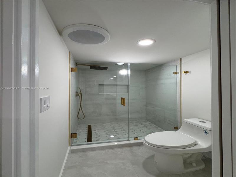 Condo for sale at Southpoint Towers 901N