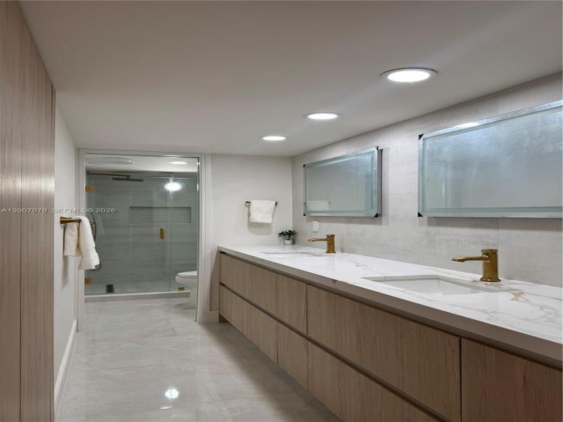Condo for sale at Southpoint Towers 901N