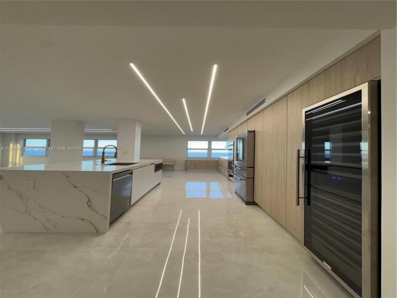Condo for sale at Southpoint Towers 901N