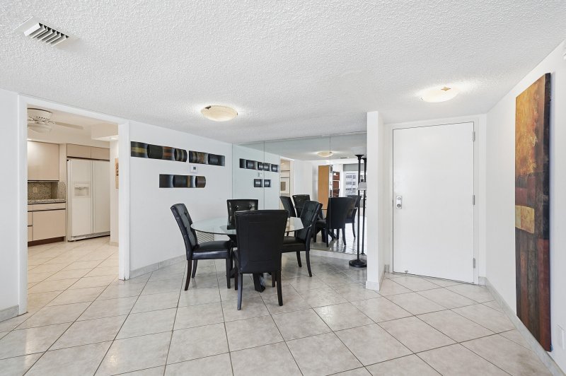 Condo for sale at Playa Del Mar 1116