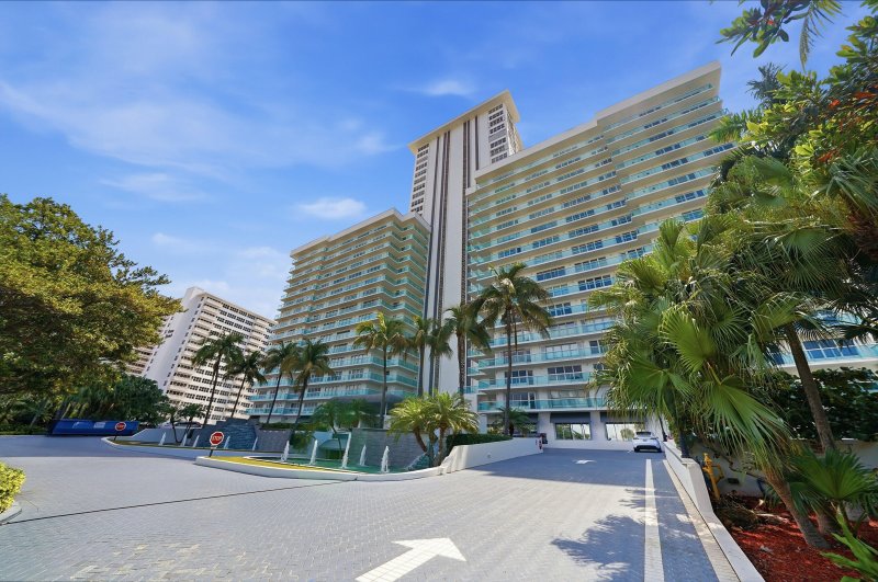 Condo for sale at Playa Del Mar 1116
