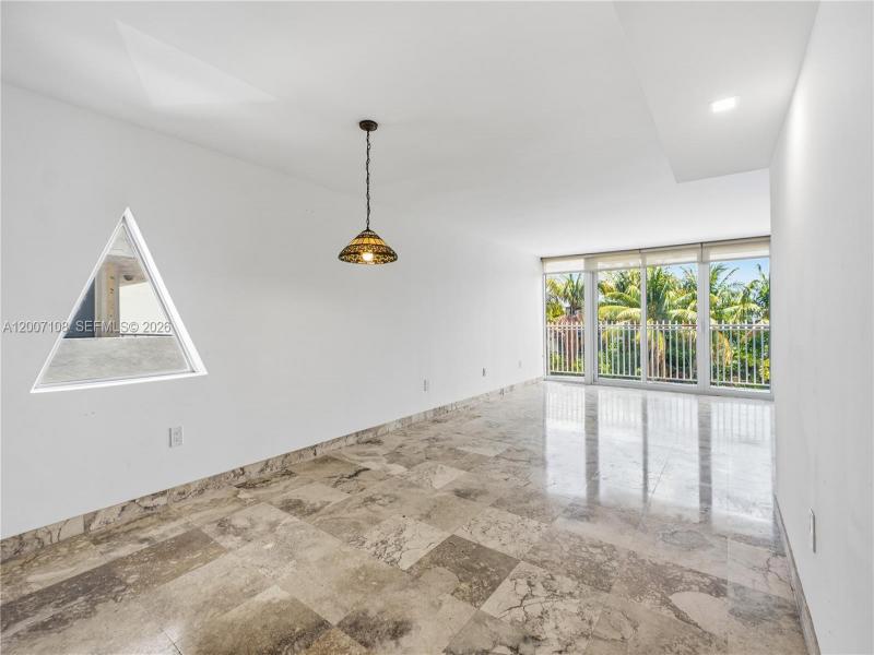 Comprar apartamento en Collins Park 401