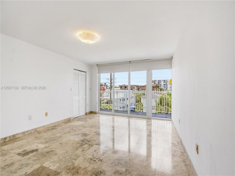 Comprar apartamento en Collins Park 401