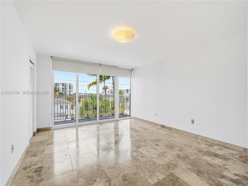 Comprar apartamento en Collins Park 401