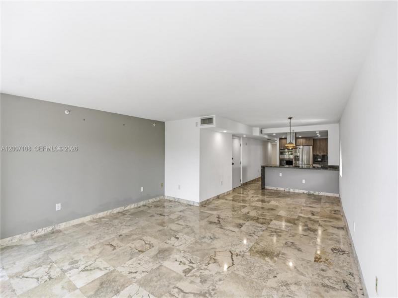 Comprar apartamento en Collins Park 401