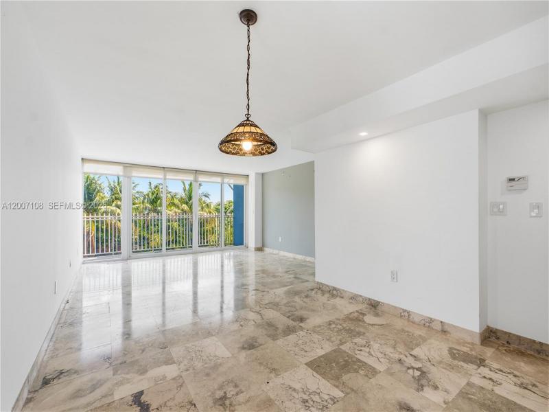 Comprar apartamento en Collins Park 401