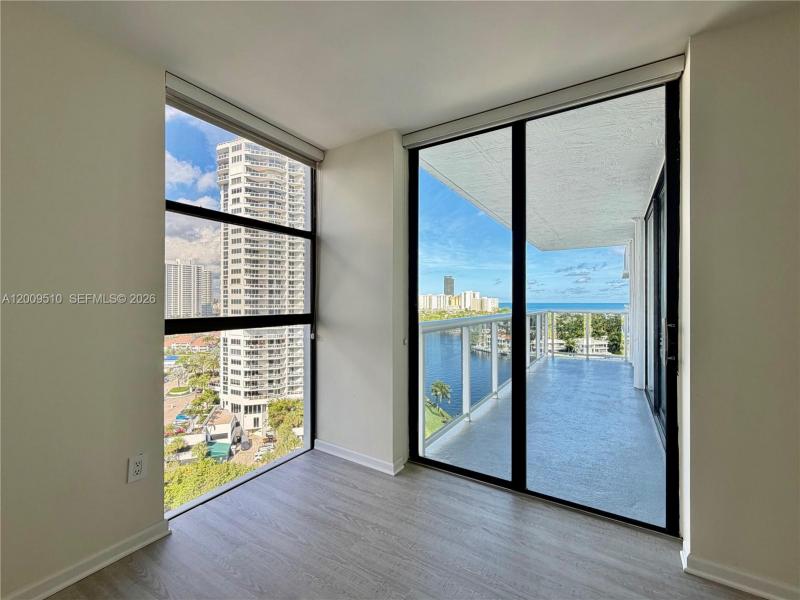Condo for sale at Waterview 1642