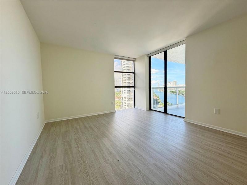 Condo for sale at Waterview 1642