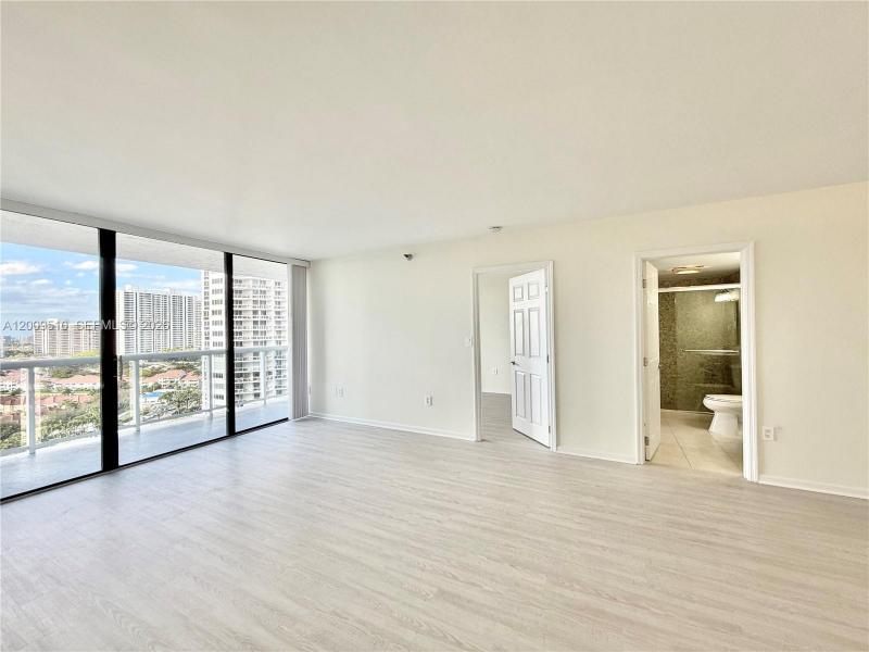 Condo for sale at Waterview 1642