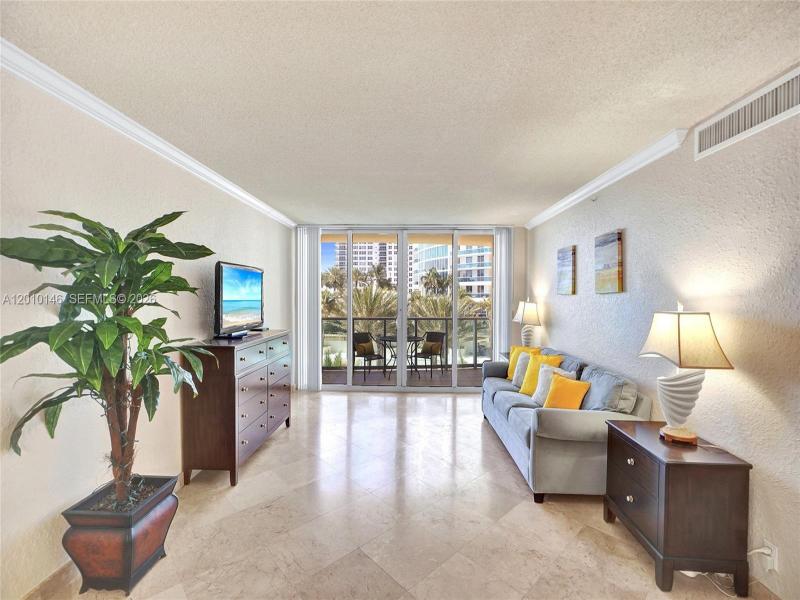 Condo for sale at The Wave Condo 414