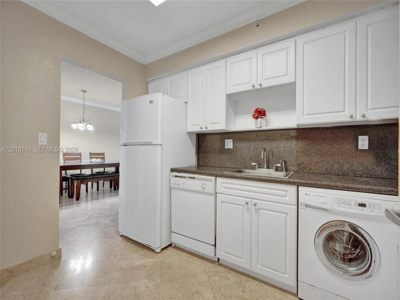 Condo for sale at The Wave Condo 414