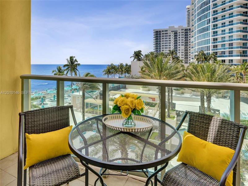 Condo for sale at The Wave Condo 414