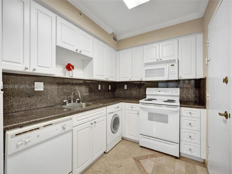 Condo for sale at The Wave Condo 414