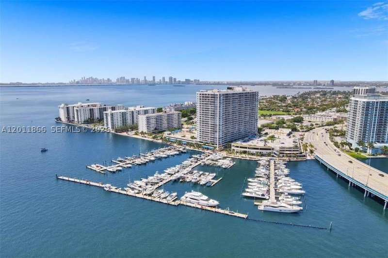 Apartment for rent at Grandview Palace 1411