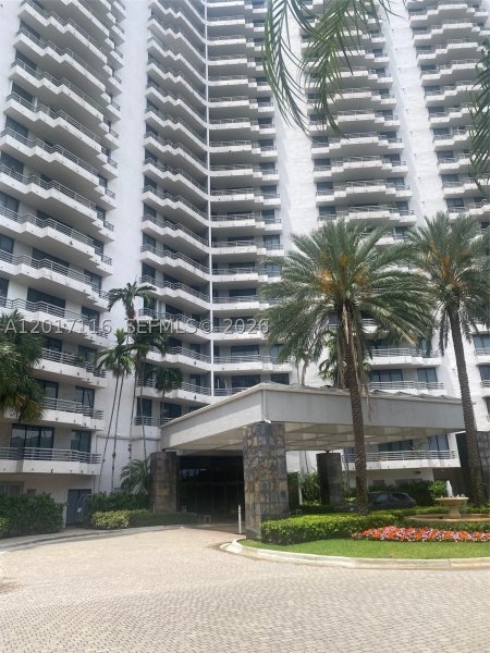 Apartment for rent at Parc Central Aventura 1906