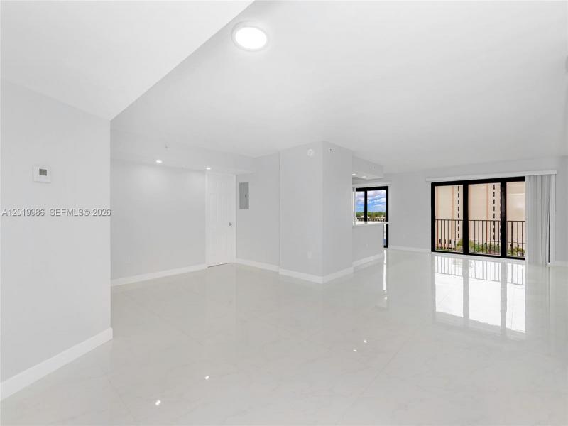 Condo for sale at The Summit 610N