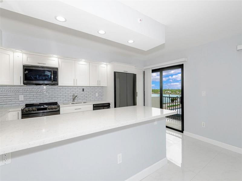 Condo for sale at The Summit 610N