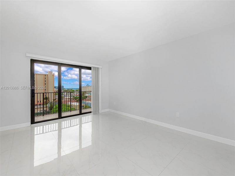 Condo for sale at The Summit 610N
