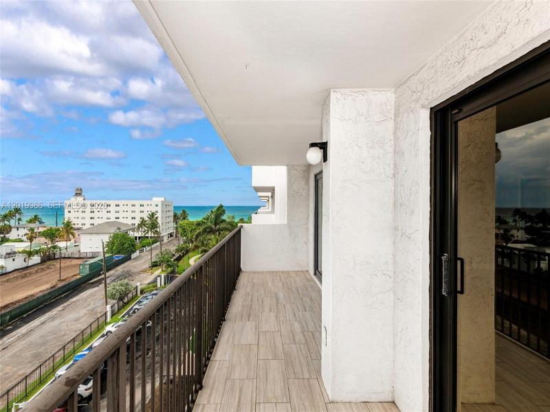 Condo for sale at The Summit 610N