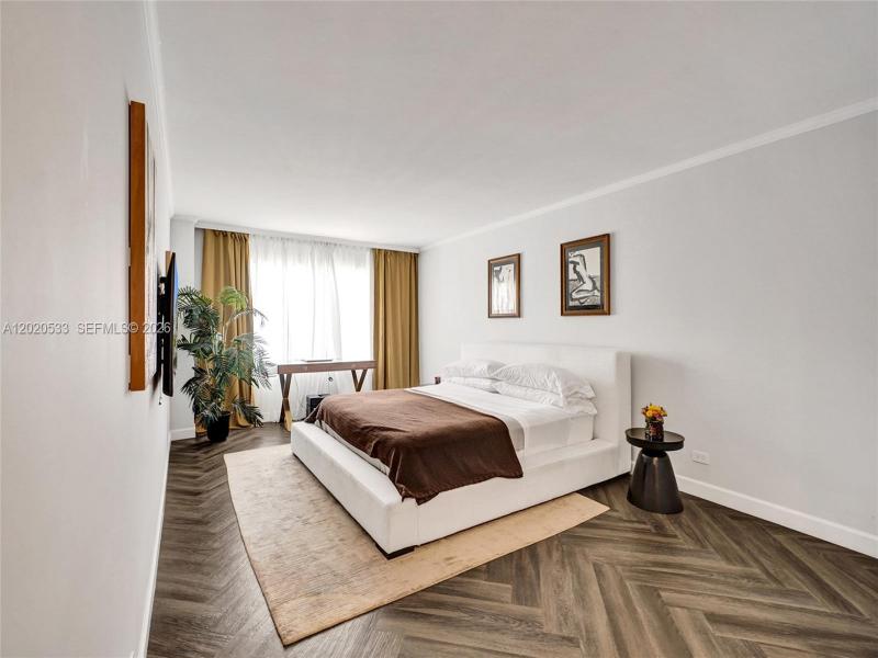 Condo for sale at Winston Towers 2112
