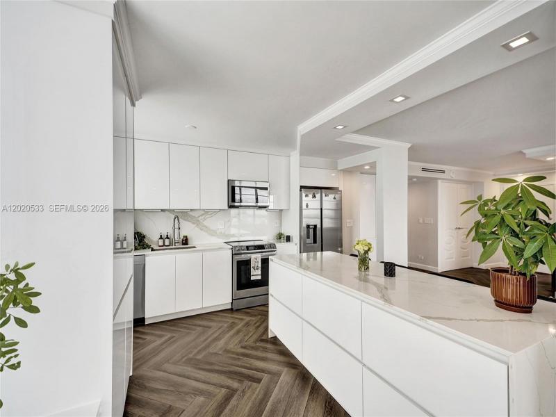 Condo for sale at Winston Towers 2112