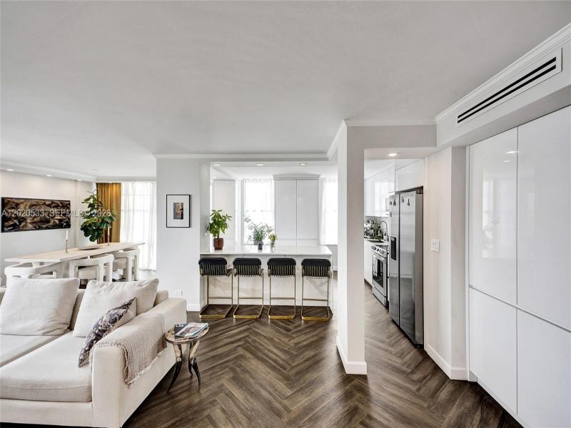 Condo for sale at Winston Towers 2112
