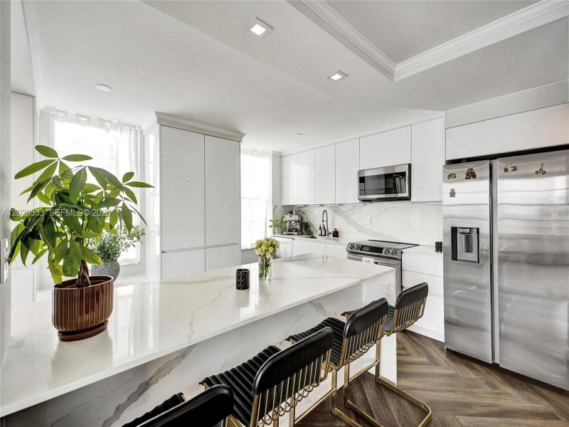 Condo for sale at Winston Towers 2112