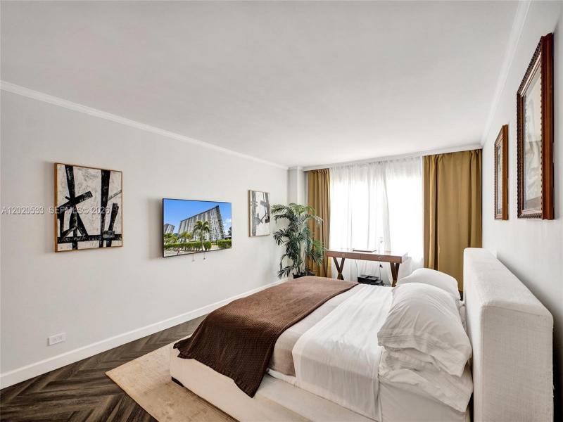 Condo for sale at Winston Towers 2112