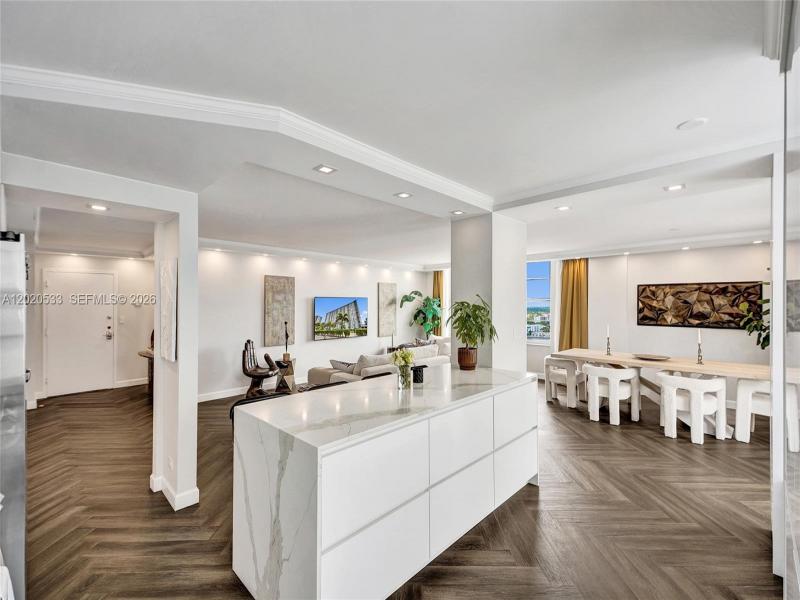 Condo for sale at Winston Towers 2112