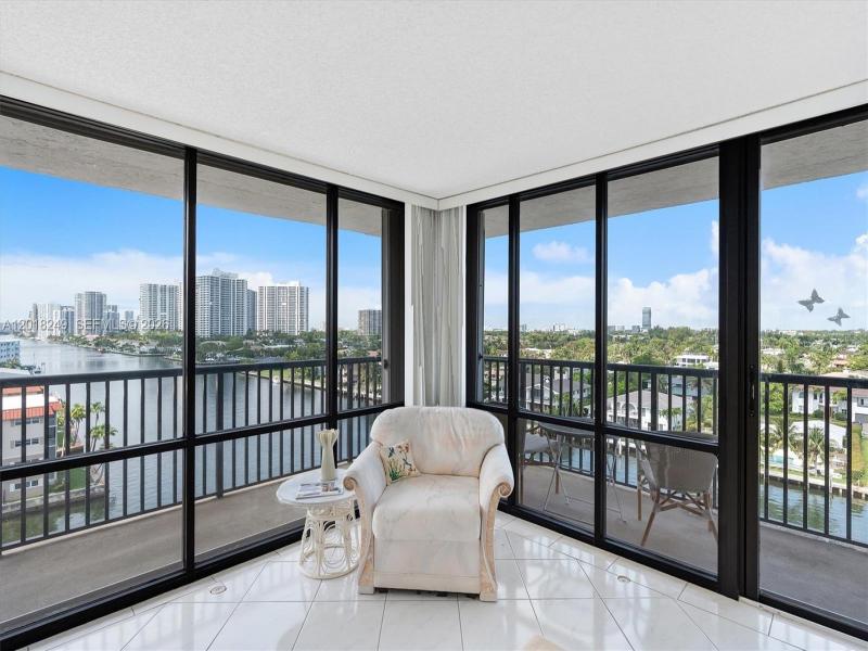 Condo for sale at Avant Garde 910