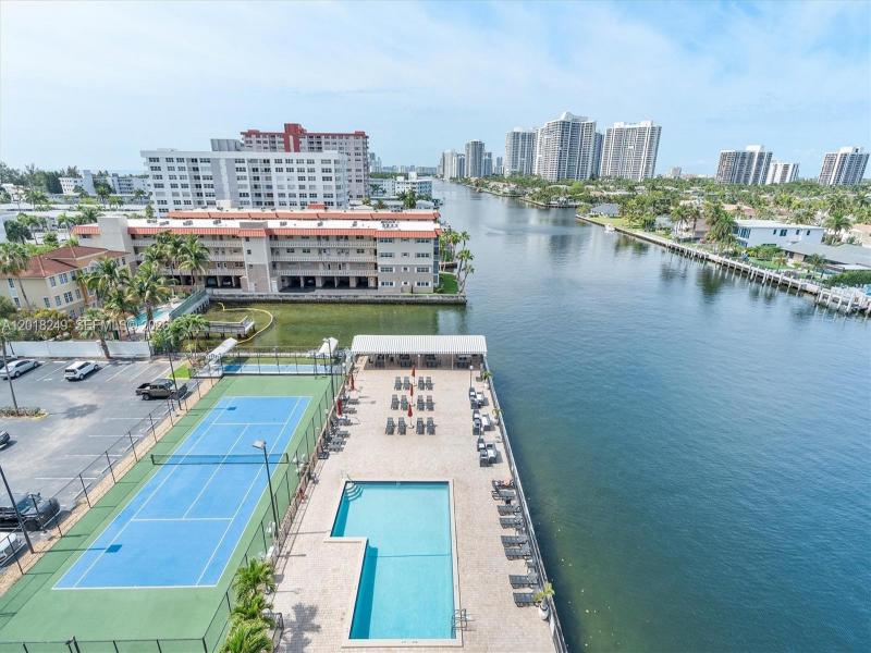 Condo for sale at Avant Garde 910