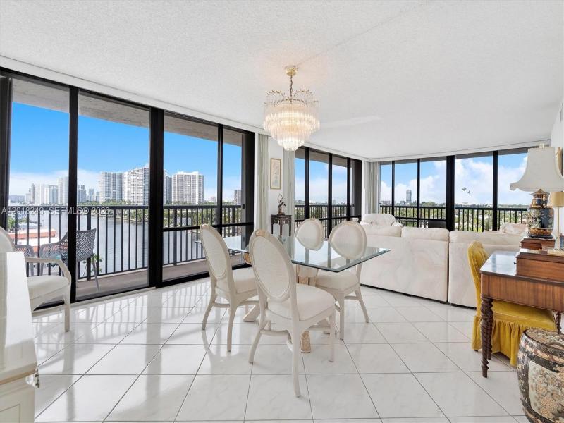 Condo for sale at Avant Garde 910
