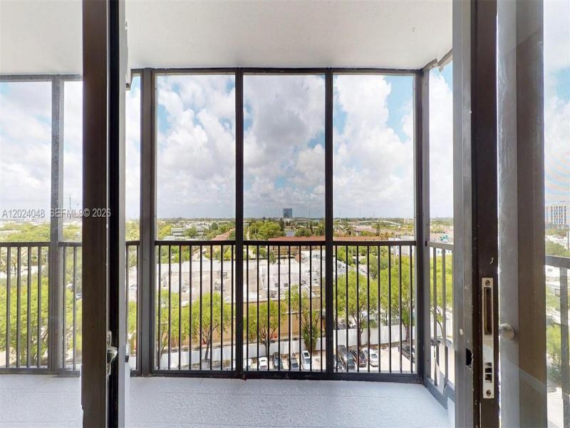 Bonavida Apt #801