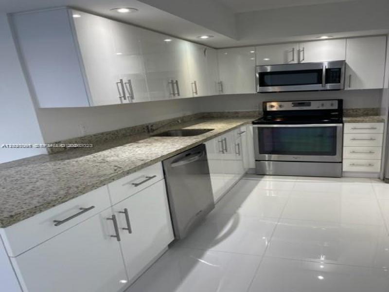Condo for sale at Hallmark of Hollywood 1725