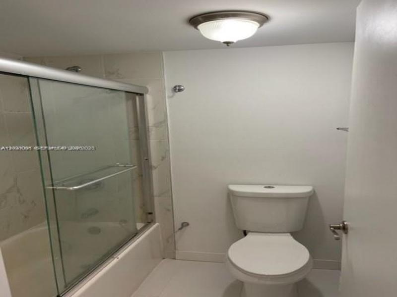 Condo for sale at Hallmark of Hollywood 1725