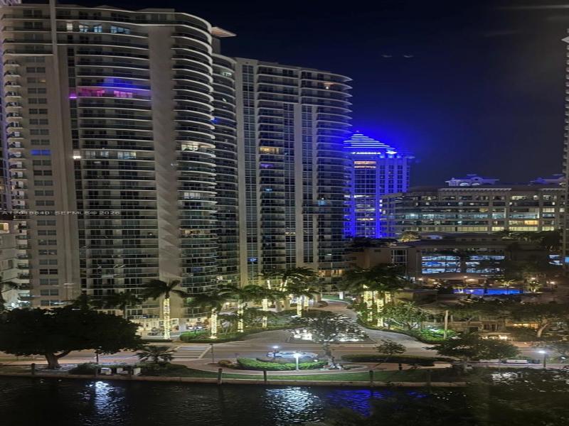 Condo for sale at Watergarden 2205