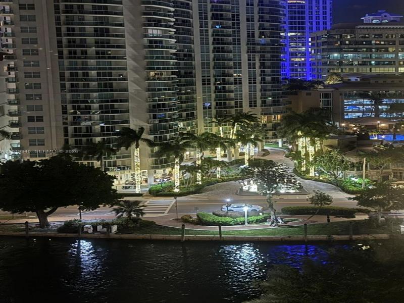 Condo for sale at Watergarden 2205