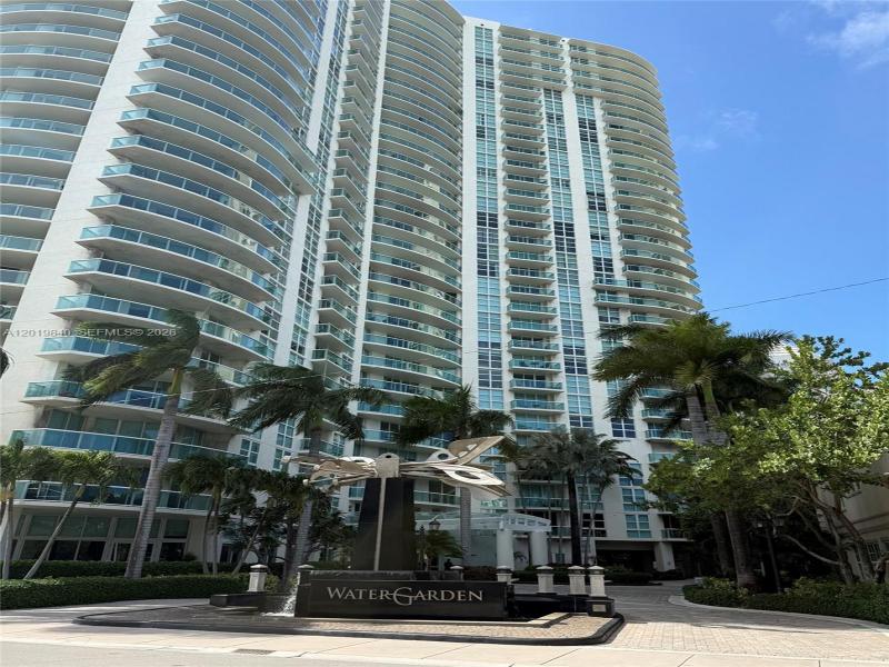 Condo for sale at Watergarden 2205