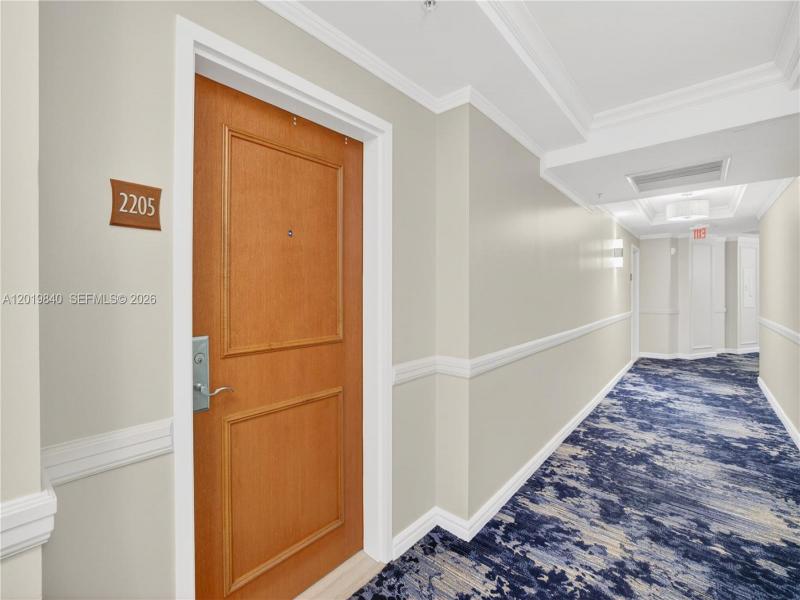 Condo for sale at Watergarden 2205