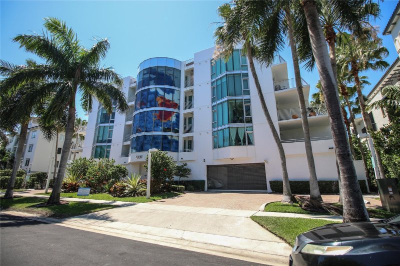 Condo for sale at Place Des Arts 7