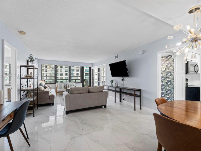 The Alexander Apt #1509
