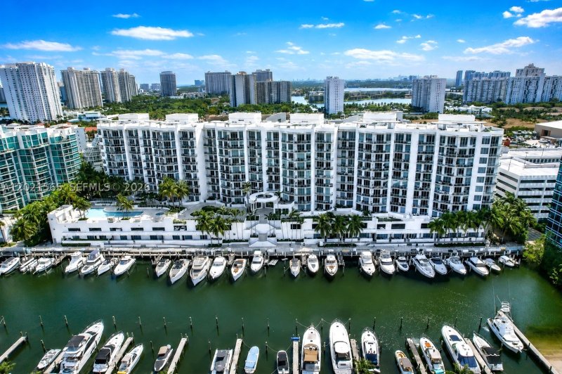Condo for sale at Uptown Marina Lofts 819