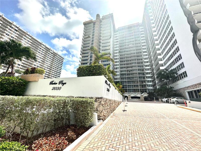 Condo for sale at Parker Plaza Estates 1111