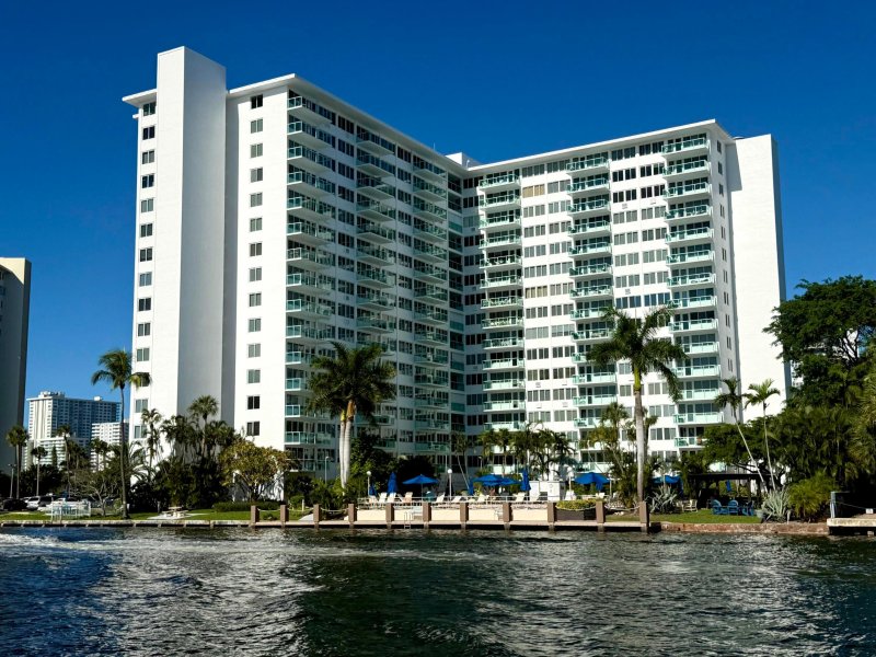 Condo for sale at Coral Ridge Towers 1601