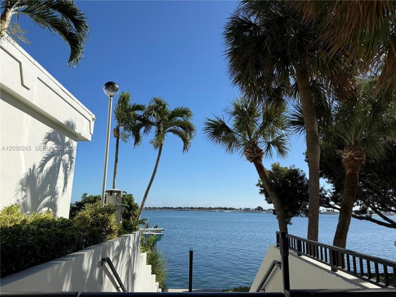 Condo for sale at Brickell Place II 1403