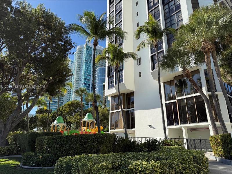 Condo for sale at Brickell Place II 1403
