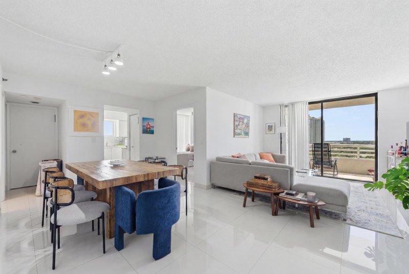 Apartment for rent at Parc Central Aventura 1201
