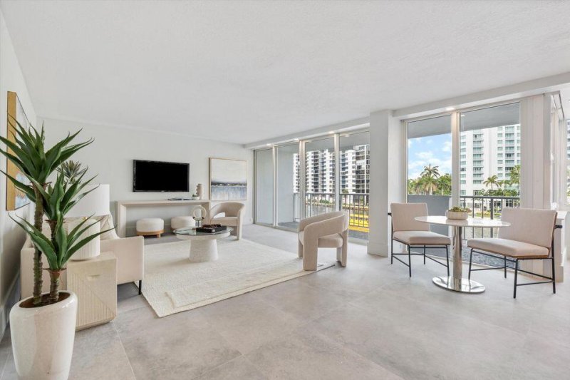 Condo for sale at Sunrise East 4c