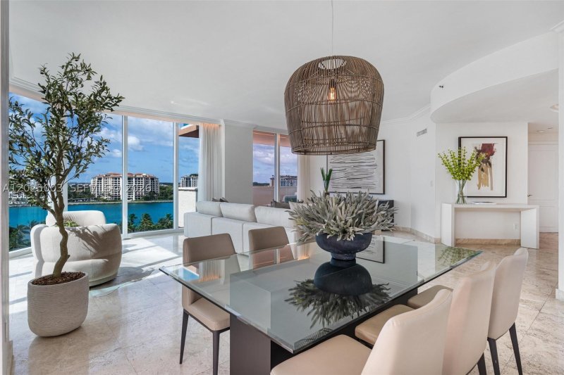 Condo for sale at Portofino Tower 1001