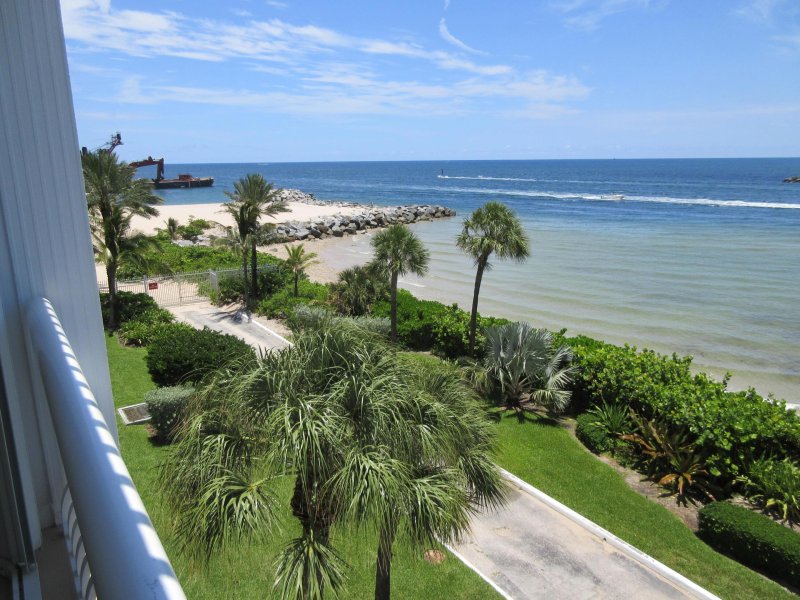 Condo for sale at Point of Americas 205